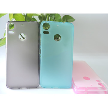 Силиконовый матовый полупрозрачный чехол для HTC Desire 10 Pro