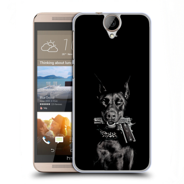 Пластиковый чехол на HTC One E9+ с принтом Доберман и пистолет