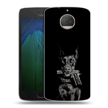 Пластиковый чехол на Motorola Moto G5s Plus с принтом Доберман и пистолет