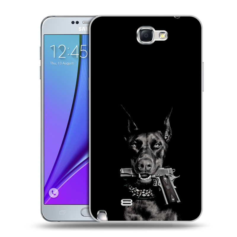 Пластиковый чехол на Samsung Galaxy Note 2 с принтом Доберман и пистолет Пластиковый чехол на Samsung Galaxy Note 2 с принтом Доберман и пистолет