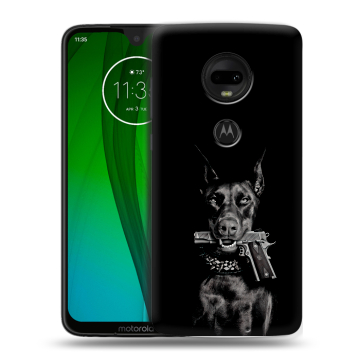 Пластиковый чехол на Motorola Moto G7 с принтом Доберман и пистолет