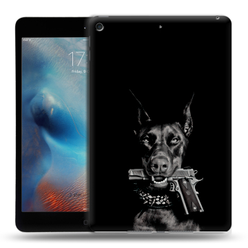 Силиконовый чехол на планшета Ipad Mini (2019) с принтом Доберман и пистолет