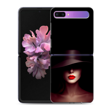 Пластиковый чехол на Samsung Galaxy Z Flip с принтом Девушка в шляпе Пластиковый чехол на Samsung Galaxy Z Flip с принтом Девушка в шляпе