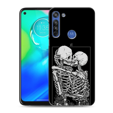 Силиконовый чехол на Motorola Moto G8 с принтом Поцелуй скелетов