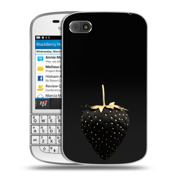 Пластиковый чехол на BlackBerry Q10 с принтом Черная клубника