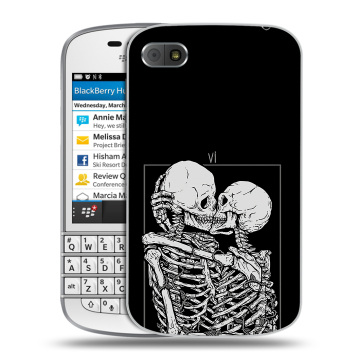 Пластиковый чехол на BlackBerry Q10 с принтом Поцелуй скелетов Пластиковый чехол на BlackBerry Q10 с принтом Поцелуй скелетов