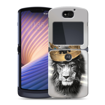 Пластиковый чехол на Motorola Razr 5G с принтом Лев с короной