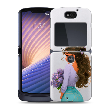 Пластиковый чехол на Motorola Razr 5G с принтом девушка цветы