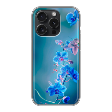 Силиконовый чехол на Iphone 15 Pro с принтом Голубые цветы Силиконовый чехол на Iphone 15 Pro с принтом Голубые цветы