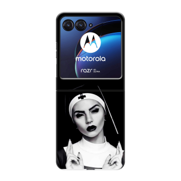 Пластиковый чехол на Motorola Razr 40 Ultra с принтом монашка