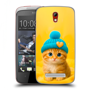 Пластиковый чехол на HTC Desire 500 с принтом Котенок в шапке Пластиковый чехол на HTC Desire 500 с принтом Котенок в шапке