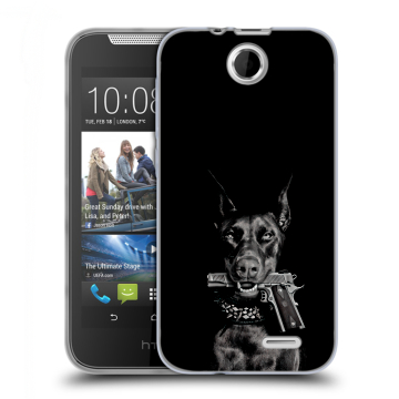 Силиконовый чехол на HTC Desire 310 с принтом Доберман и пистолет