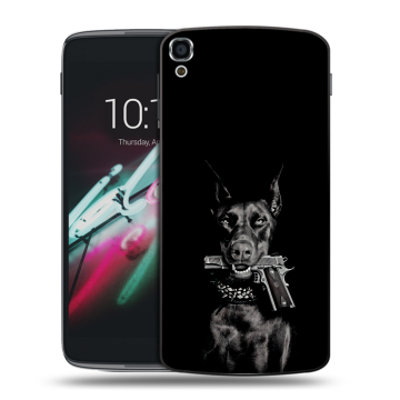 Пластиковый чехол на Alcatel One Touch Idol 3 (5.5) с принтом Доберман и пистолет